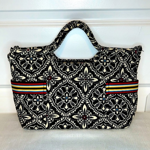 Vera Bradley | Bags | Vera Bradley Gabby Barcelona Pattern Black White Quilted Floral Print ...